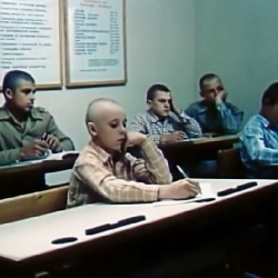 Смужка нескошених диких квітів