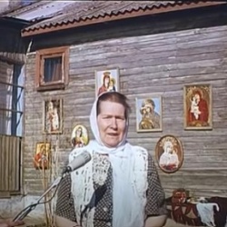 Вишивальниця у сутінках
