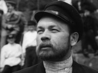 Мир хатам, війна палацам