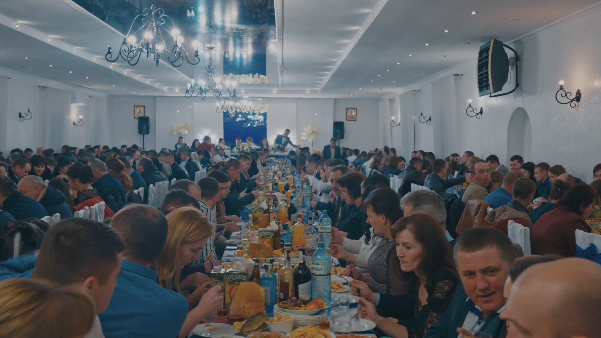 Між небом та горами Між небом та горами
