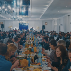 Між небом та горами Між небом та горами