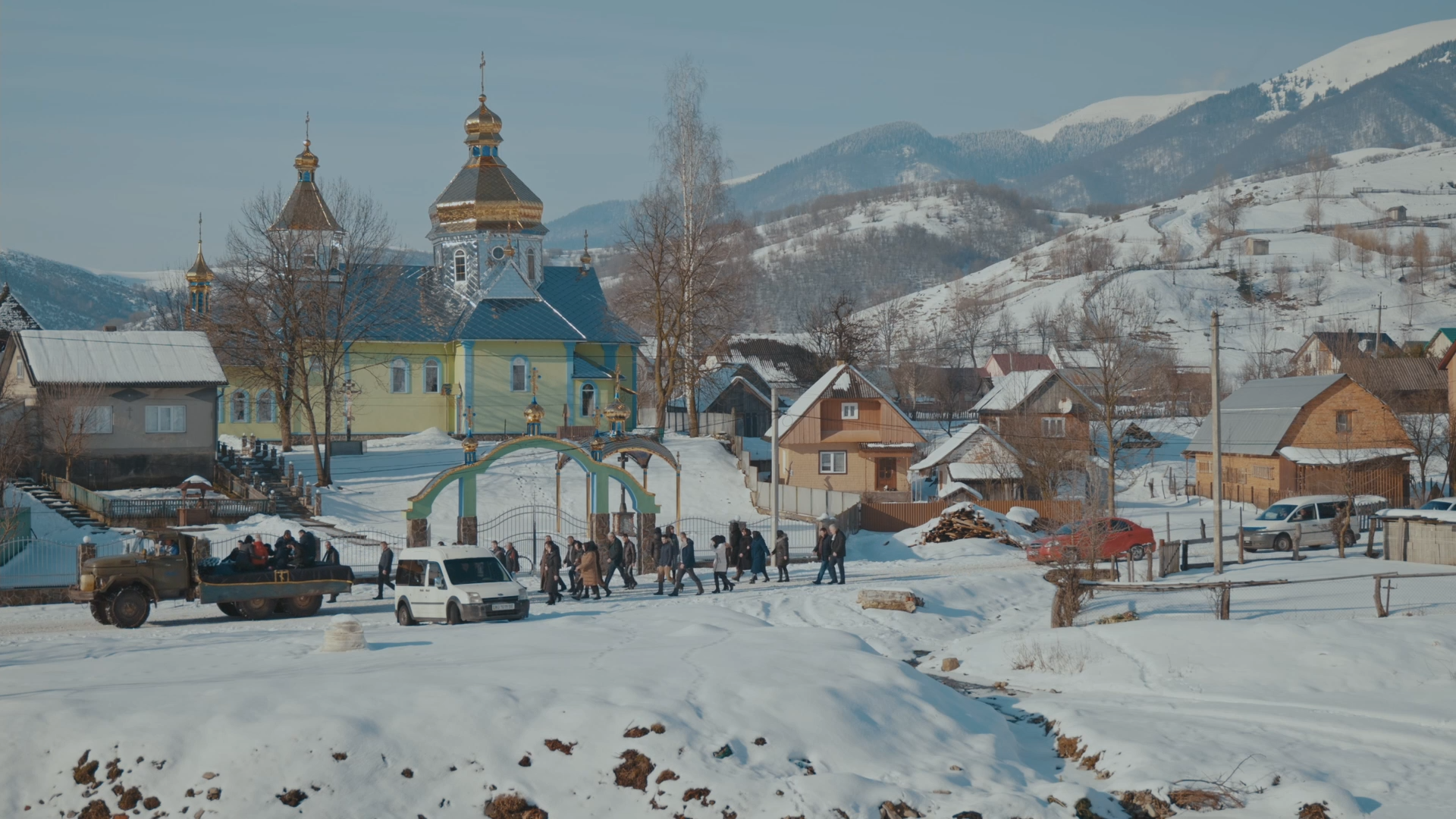 Між небом та горами Між небом та горами