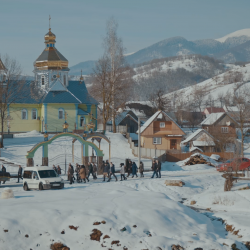 Між небом та горами Між небом та горами