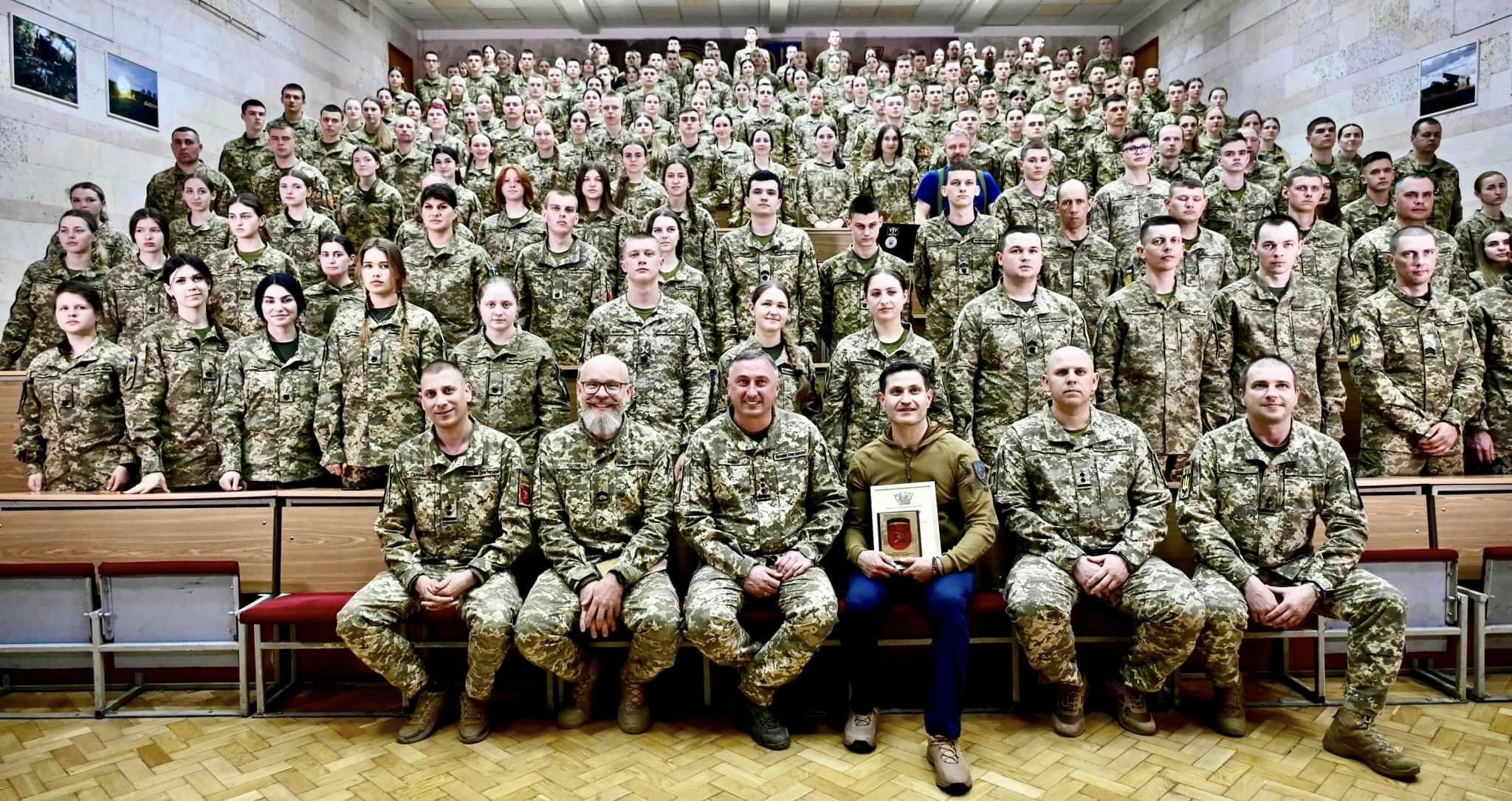 квітень 5