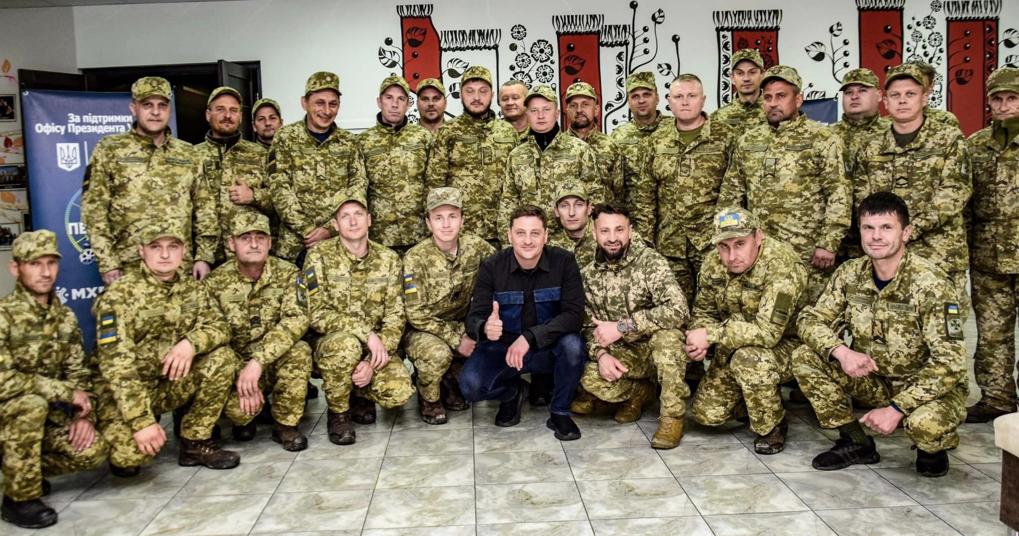 квітень 8