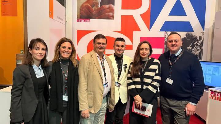 photo_5231399235050215749_x