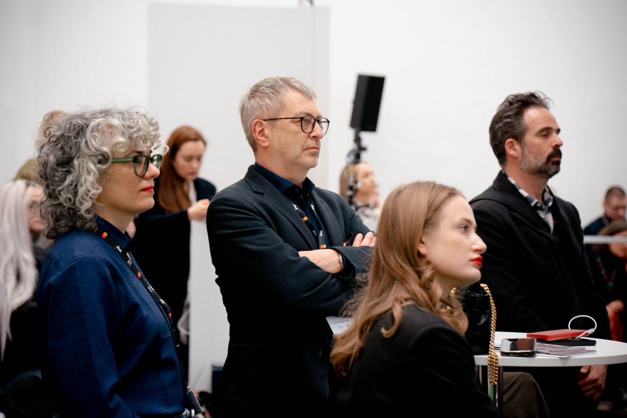 photo_5235931031137883486_y