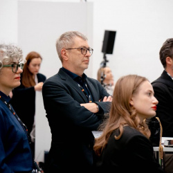 photo_5235931031137883486_y