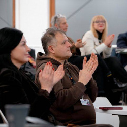 photo_5235931031137883487_x