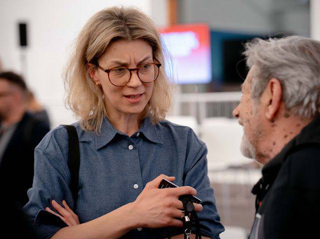 photo_5235931031137883489_x